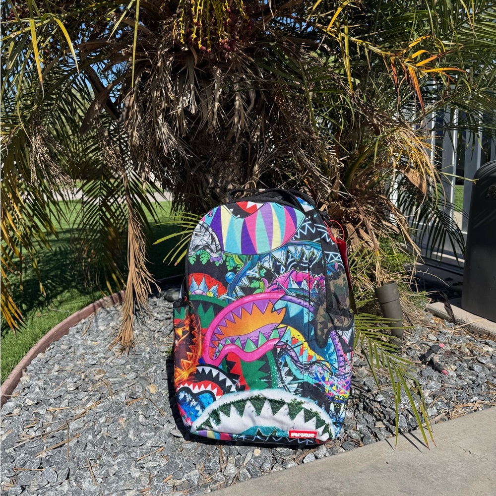 Sprayground Multicolor Graphic Backpack CANT STOP THE SHARK DLXSR BACKPACK - Picture 2 of 7